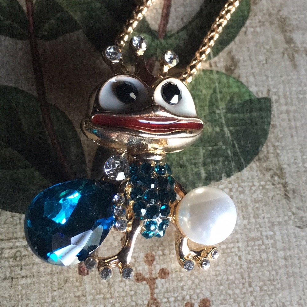 Prince Charming Frog Brooch/Necklace - Picture 10 of 16